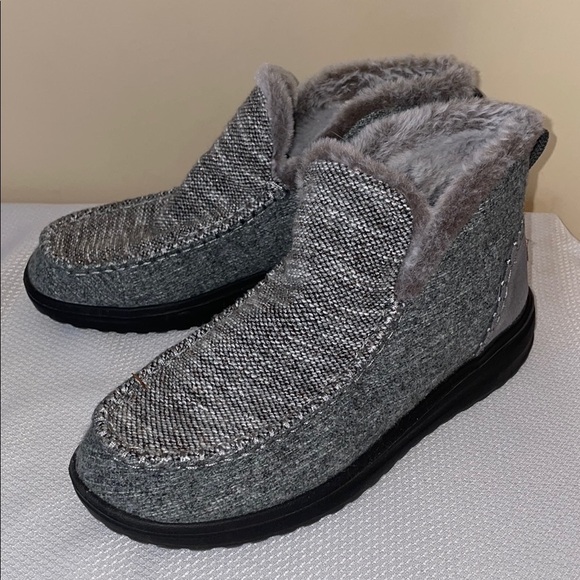 Hey Dude women’s 8 Denny Gray Fur-Lined Slip-On Shoes booties boots - Picture 1 of 10
